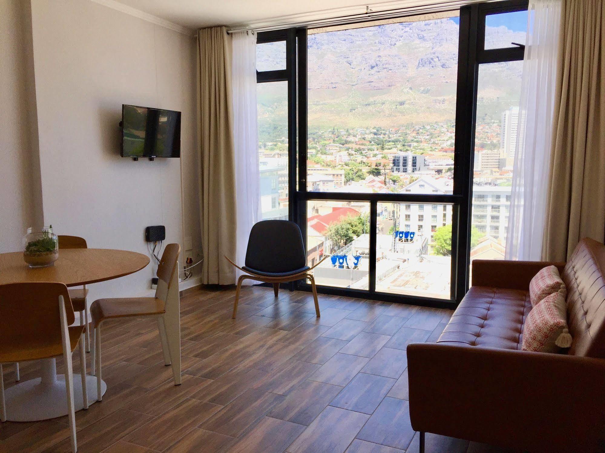 URBAN OASIS AT THE FOUR SEASONS APARTMENT CAPE TOWN